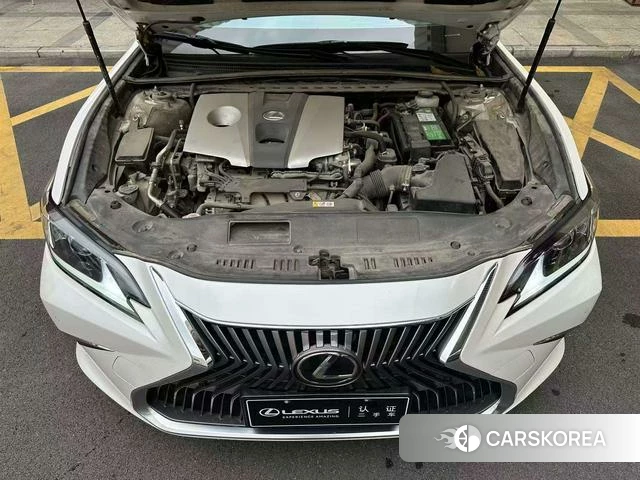 Lexus ES id 4353824 из Китая 21