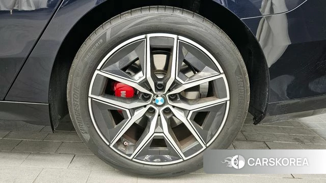 BMW 5 Series (G60) id 3792889 из Кореи 15