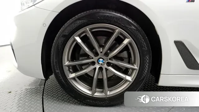 BMW 5 Series (G30) id 3345422 из Кореи 15