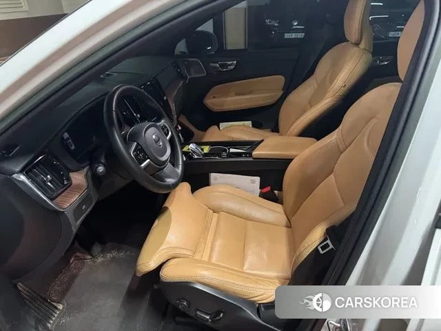 Volvo XC60 second Generation 2022 Белый из Кореи, фото 5