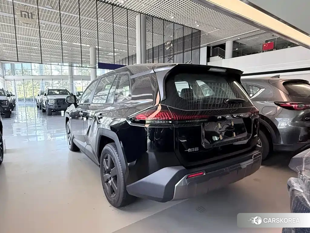 Toyota RAV4 2026 Черный из Китая, фото 5