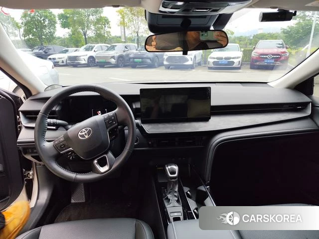 Toyota Camry 2025 Серебристо-серый из Китая, фото 5