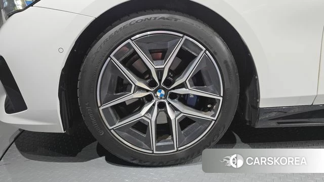 BMW 5 Series (G60) id 4590549 из Кореи 30
