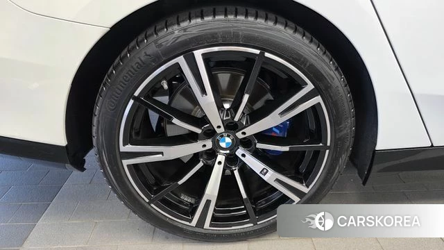 BMW 5 Series (G60) id 4691124 из Кореи 15