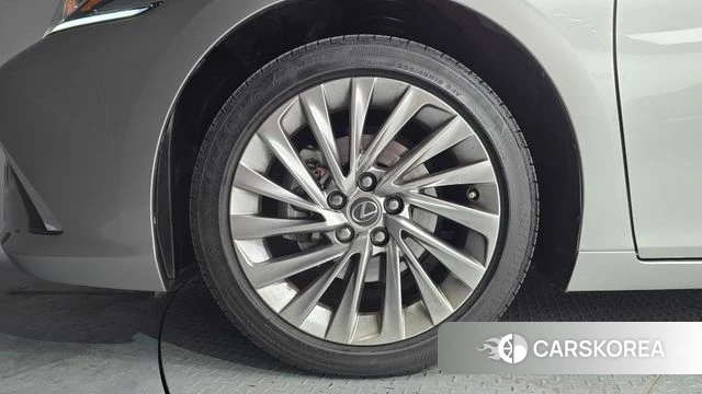 Lexus ES300h 7th generation id 4230267 из Кореи 27