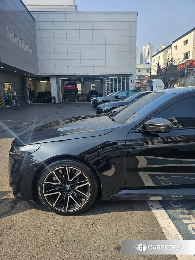 BMW M5 (G90) 2025 Черный из Кореи, фото 5