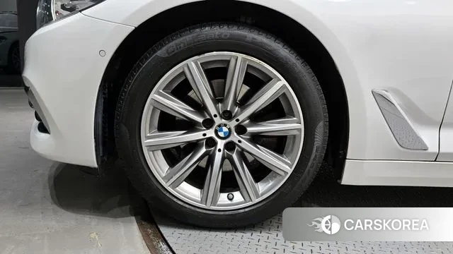 BMW 5 Series (G30) id 3736815 из Кореи 15