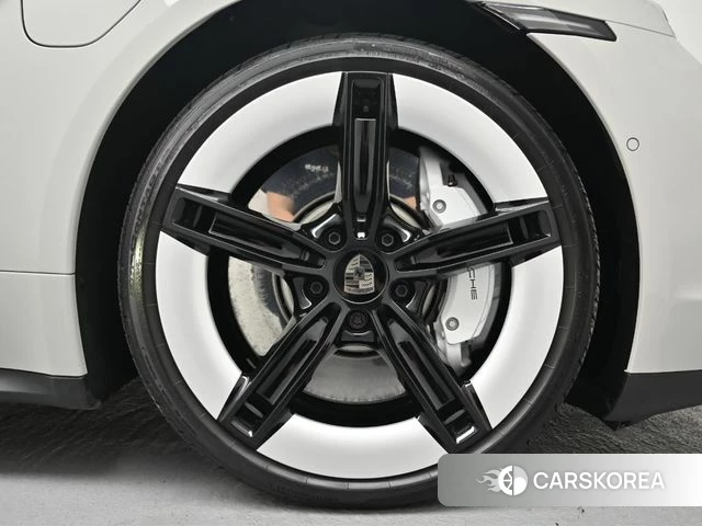Porsche Taycan id 4329302 из Кореи 15