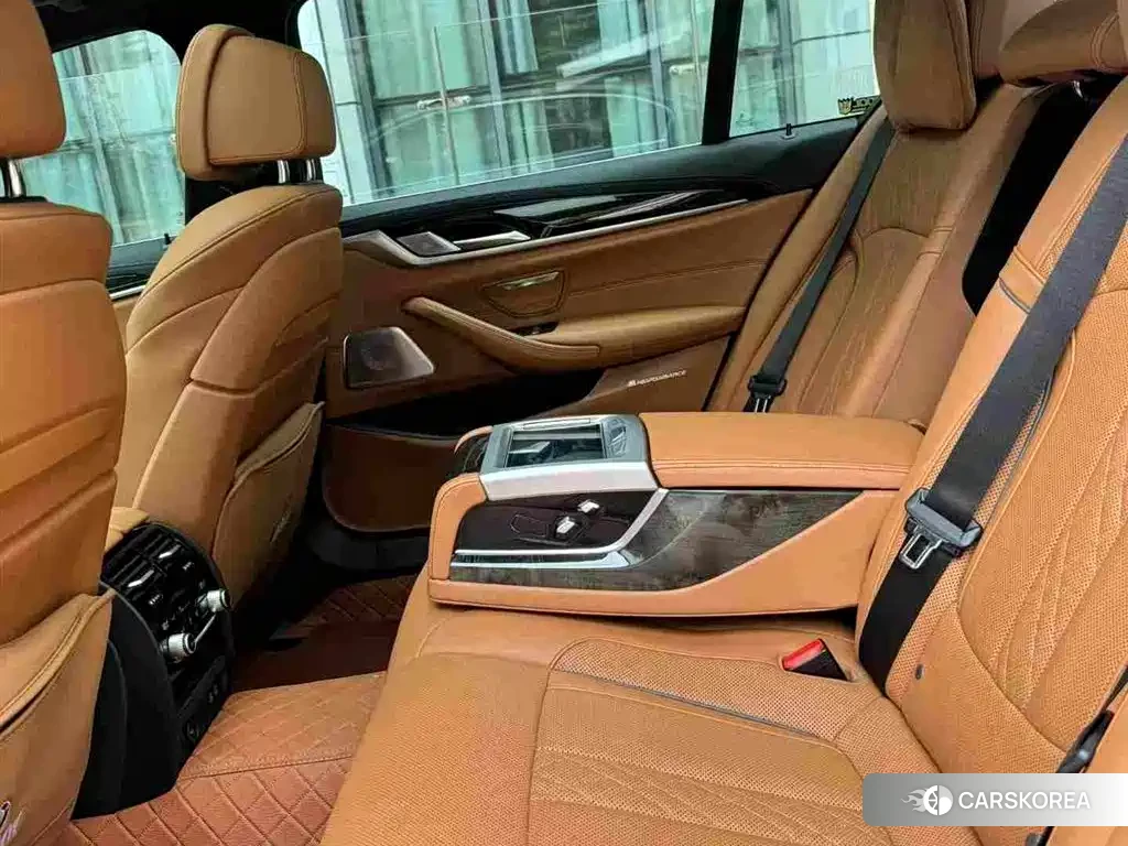 BMW 5 series 2021 Черный из Китая, фото 5