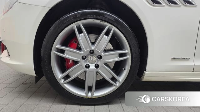 Maserati Quattroporte id 3942871 из Кореи 15