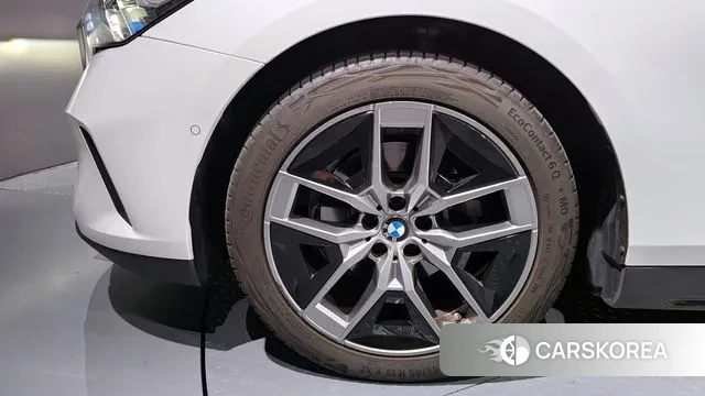 BMW 5 Series (G60) id 3544507 из Кореи 15