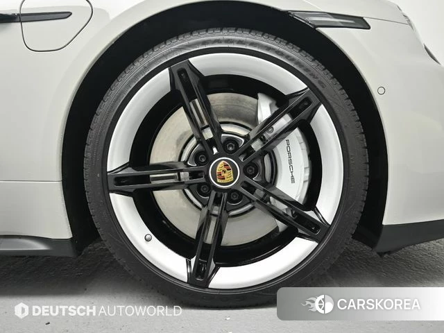 Porsche Taycan id 4592210 из Кореи 15