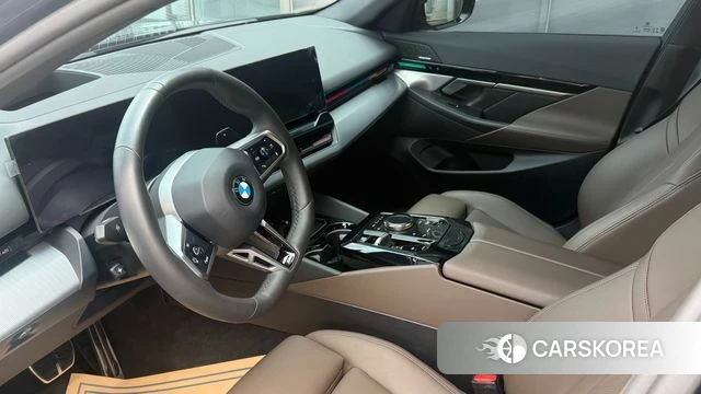 BMW 5 Series (G60) 2024 Черный из Кореи, фото 5