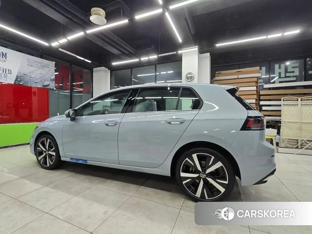 Volkswagen Golf 8th Generation 2025 Светло-серебряный цвет из Кореи, фото 5