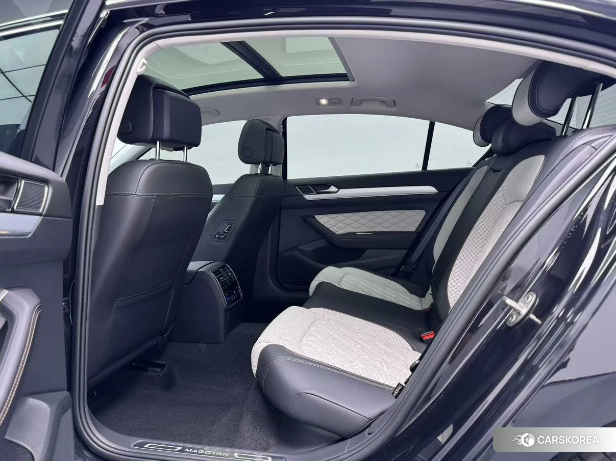Volkswagen Magotan 2024 Черный из Китая, фото 5