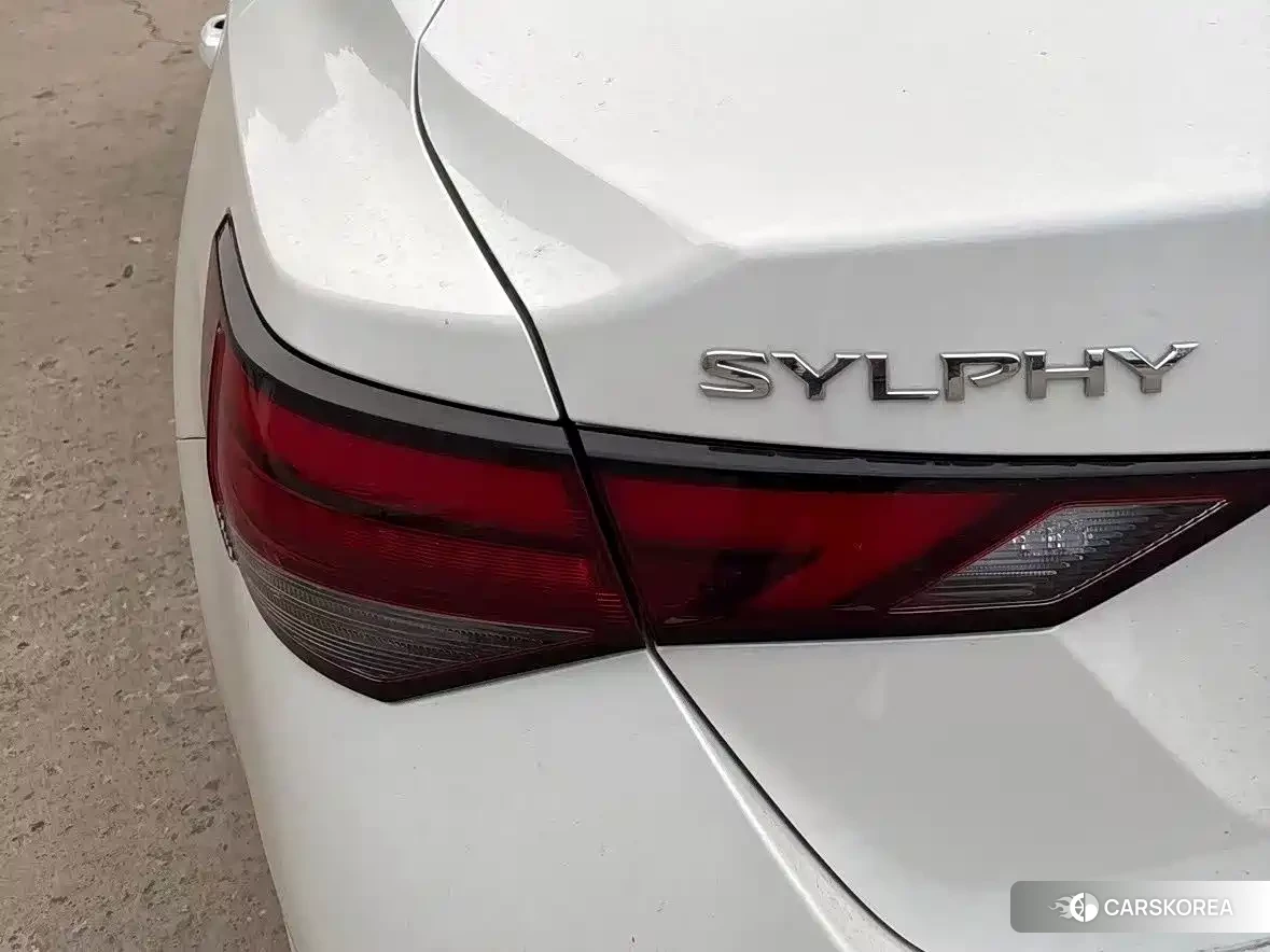 Nissan Sylphy 2025 Белый из Китая, фото 6