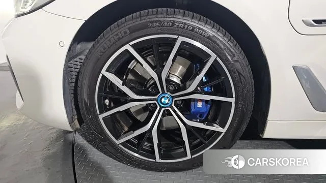 BMW 5 Series (G30) id 3645331 из Кореи 15