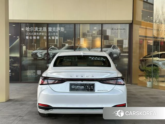 Lexus ES id 3993422 из Китая 9