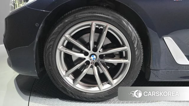 BMW 5 Series (G30) id 4356412 из Кореи 27