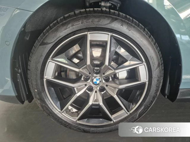 BMW 5 Series (G60) 2025 Темно-зеленый из Кореи, фото 5