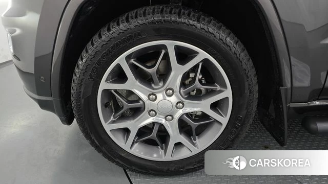 Jeep Grand Cherokee id 4350631 из Кореи 31