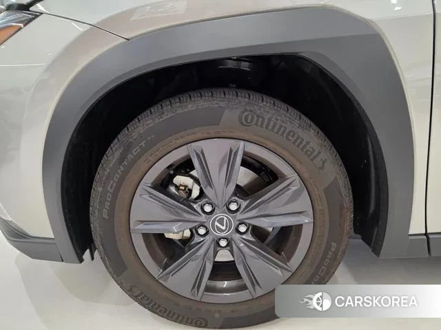 Lexus UX300h id 3340830 из Кореи 8