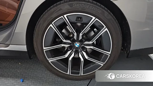 BMW 7 Series (G70) id 3190989 из Кореи 15