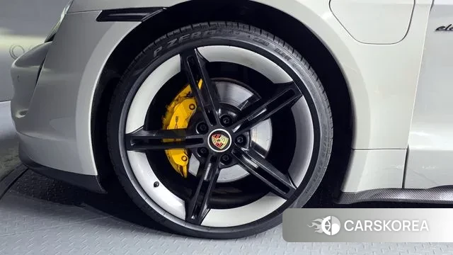 Porsche Taycan id 3697704 из Кореи 15