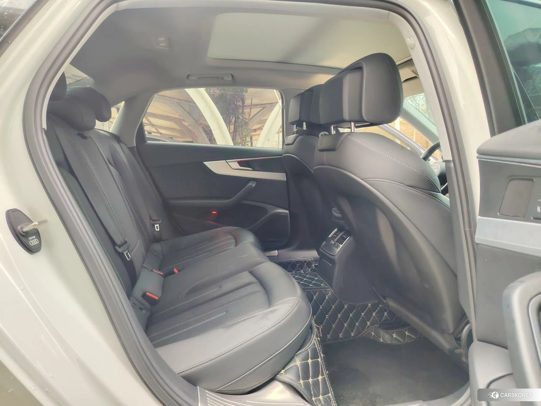 Audi A4L id 4453946 из Китая 10