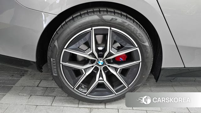 BMW 5 Series (G60) id 4548478 из Кореи 31