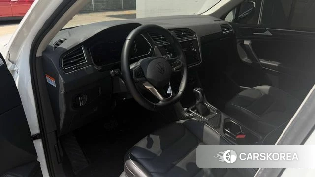 Volkswagen Tiguan second Generation 2023 Белый из Кореи, фото 5