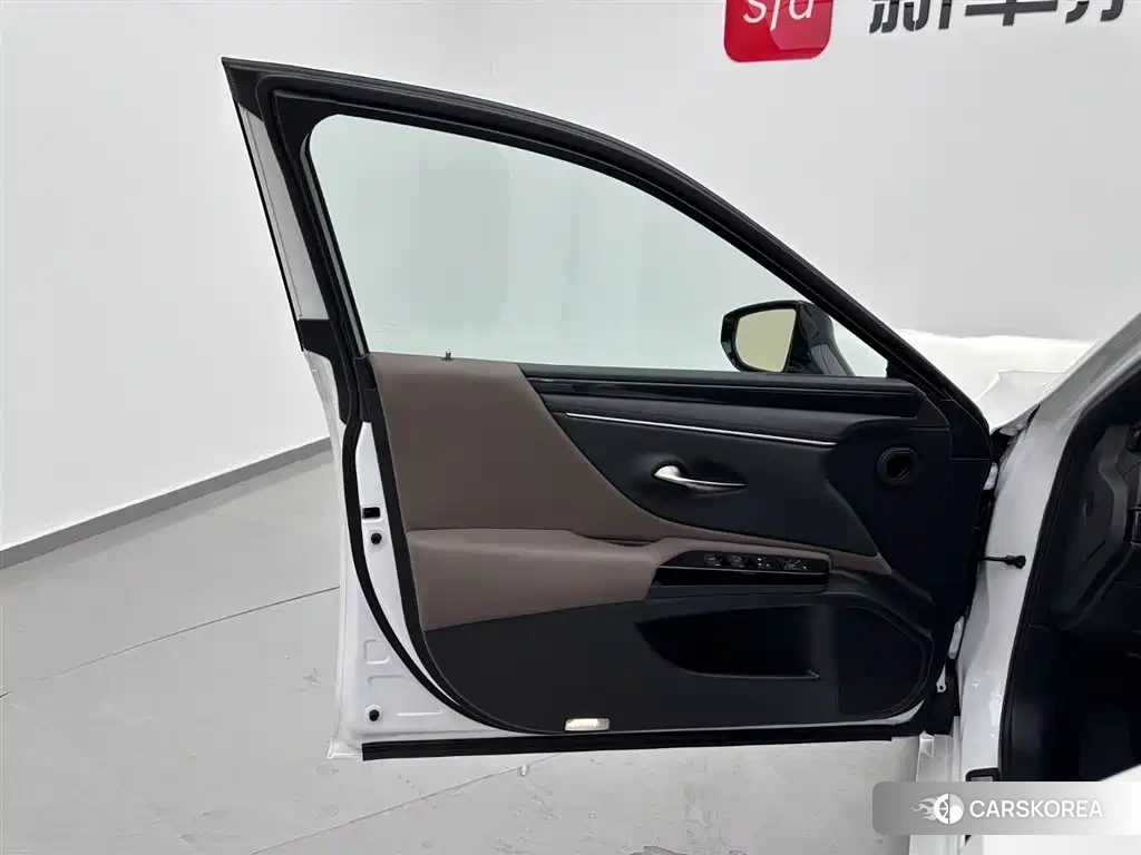 Lexus ES id 4539020 из Китая 26