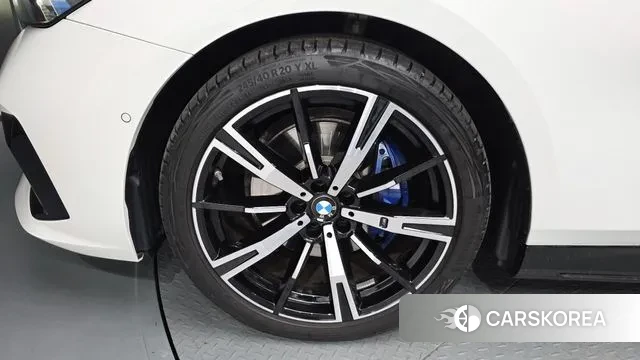 BMW 5 Series (G60) id 3716197 из Кореи 15