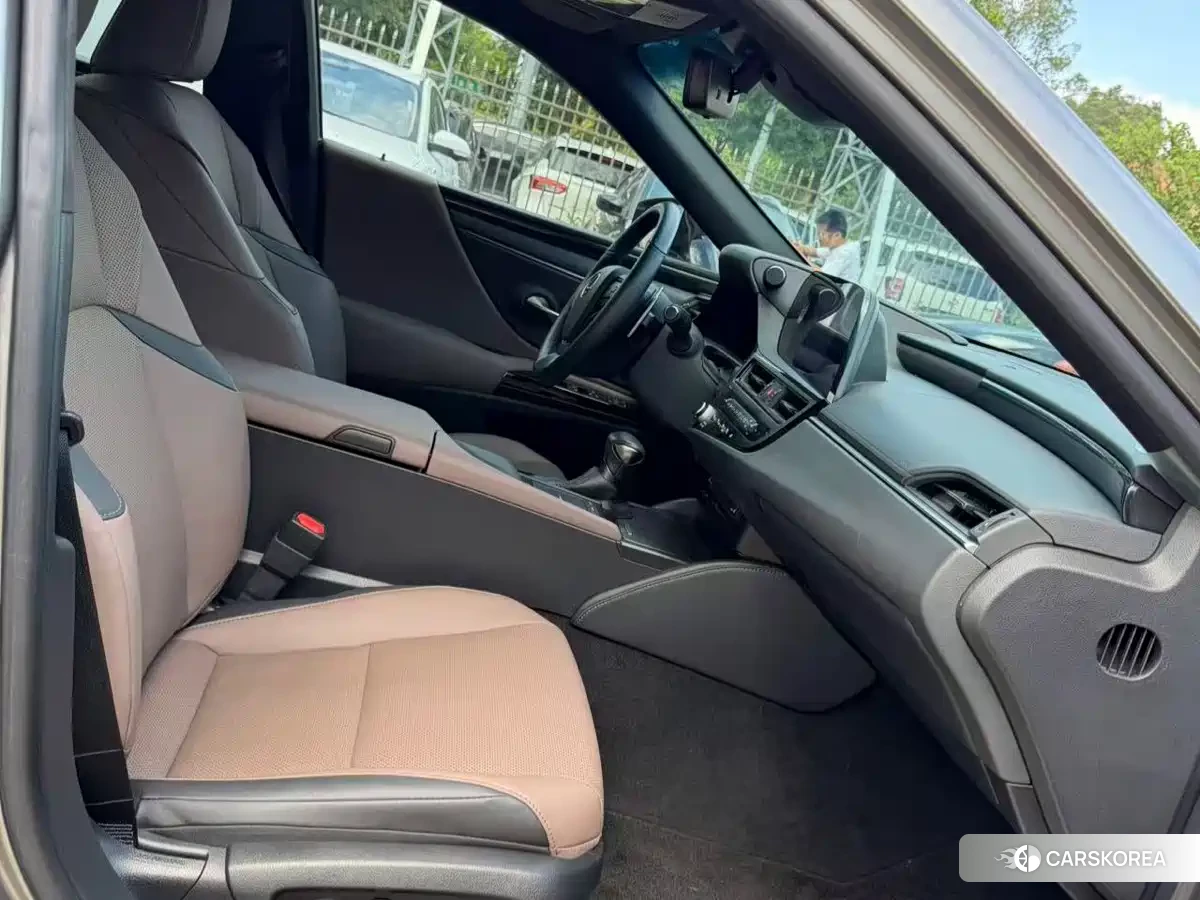Lexus ES 2022 Silver/gray из Китая, фото 5