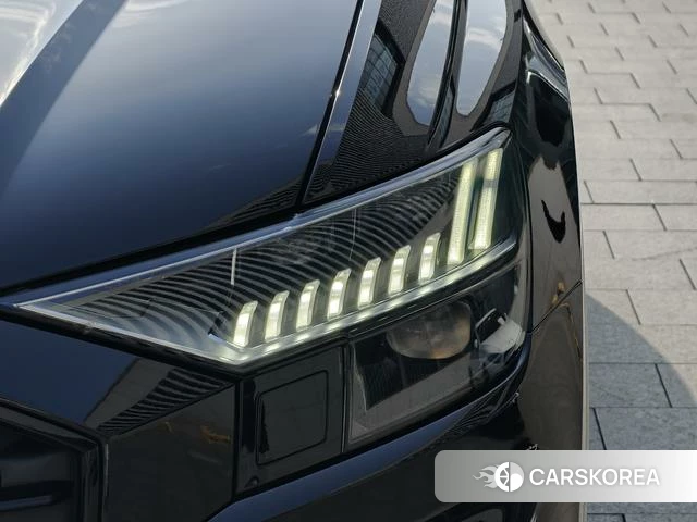 Audi Q8 2021 Черный из Китая, фото 5