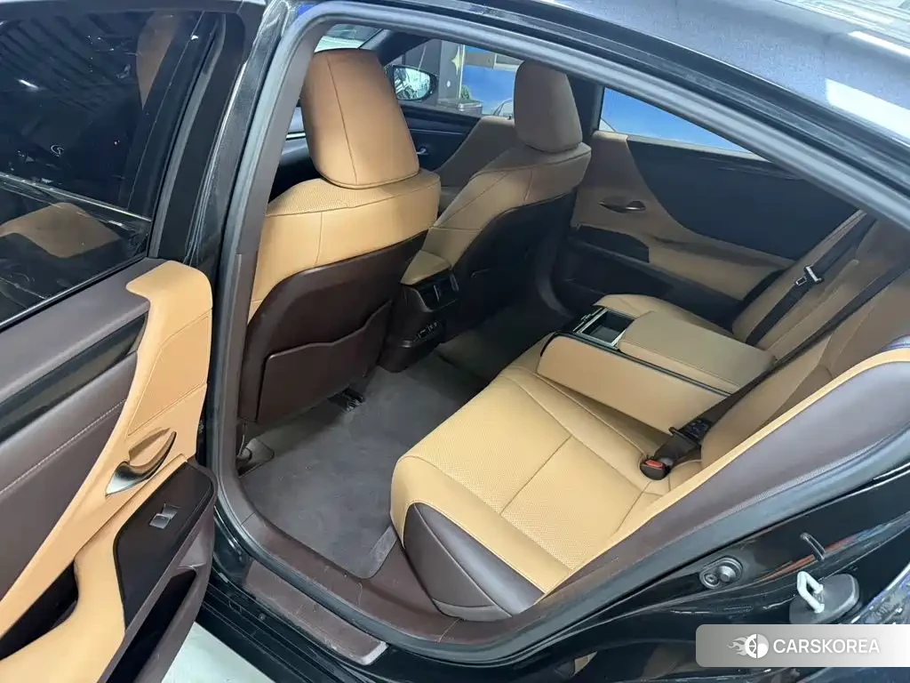 Lexus ES 2021 Черный из Китая, фото 5