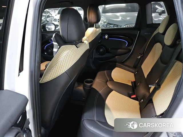 Mini Cooper S 2023 Белый из Кореи, фото 6