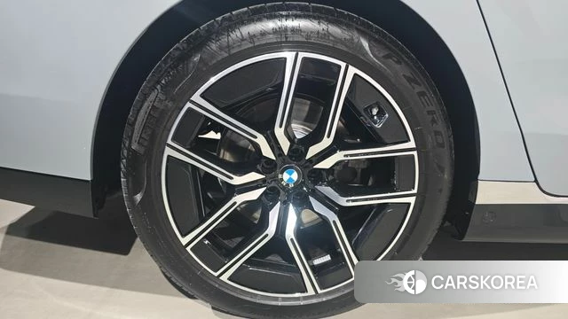 BMW 7 Series (G70) id 4206499 из Кореи 15