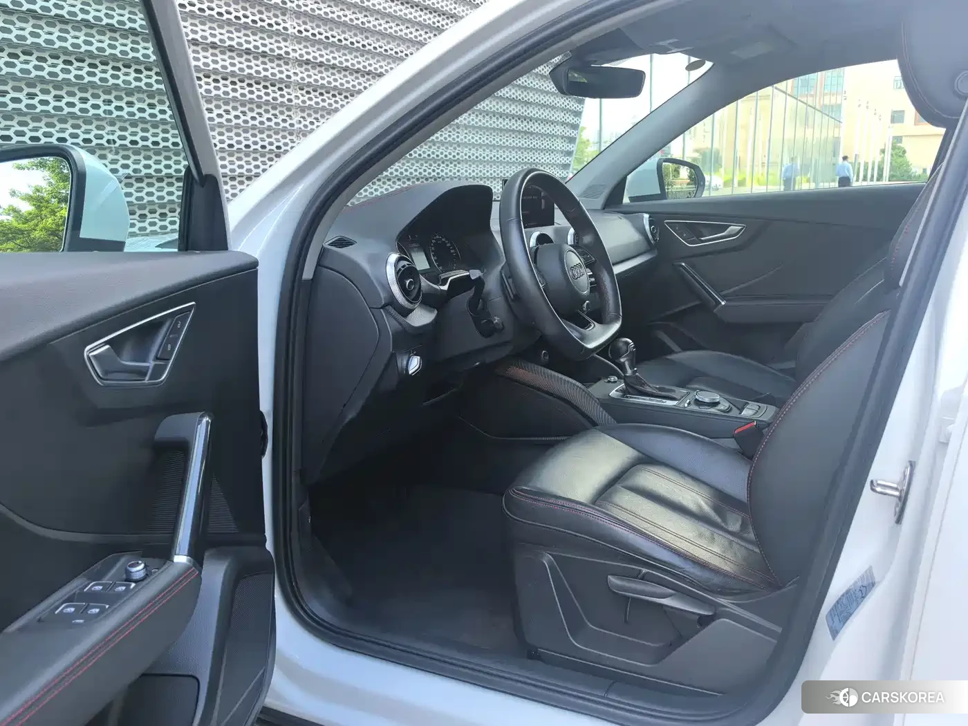 Audi Q2L id 4680477 из Китая 12