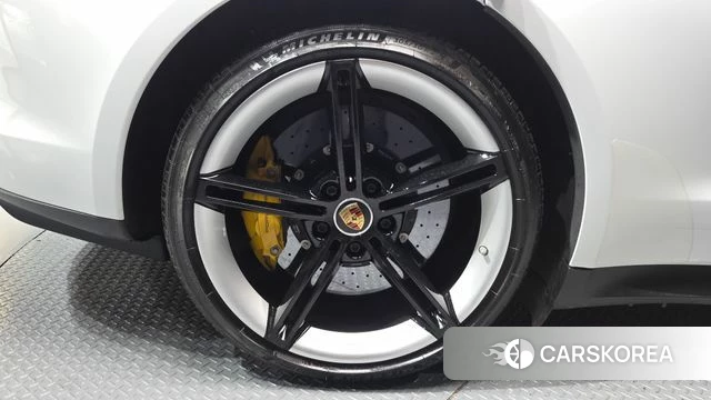 Porsche Taycan id 4202984 из Кореи 15