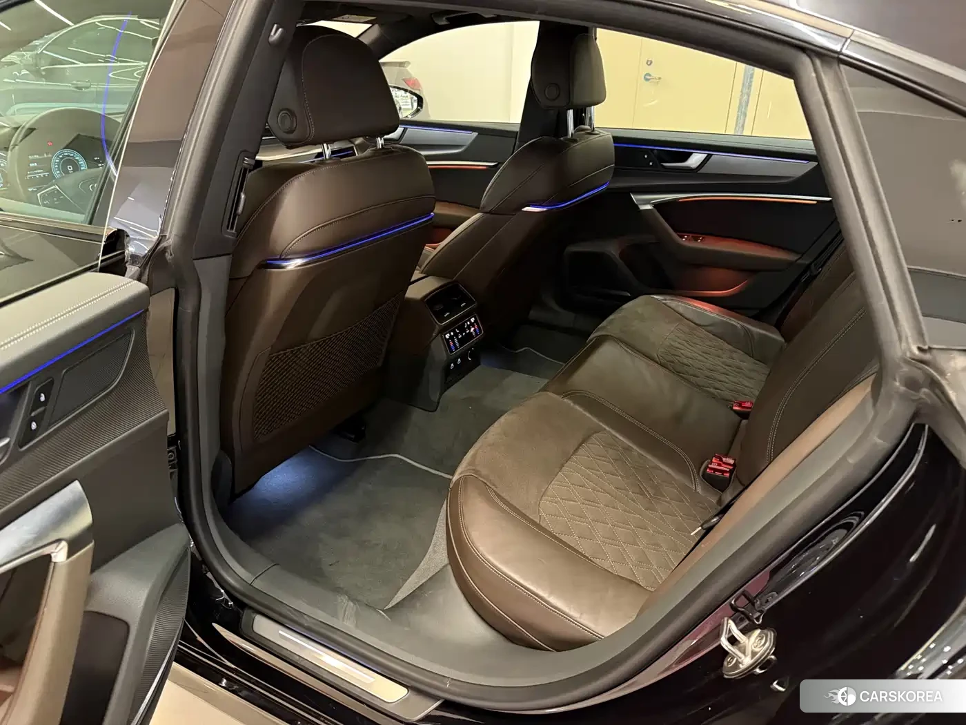 Audi A7L id 4545628 из Китая 14