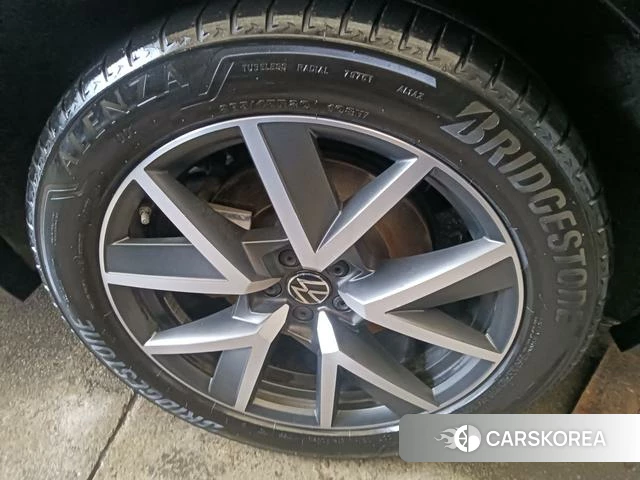 Volkswagen Touareg id 4328802 из Китая 12