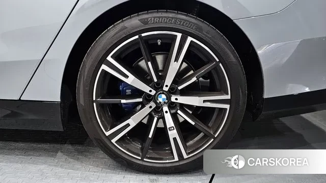 BMW 5 Series (G60) id 3419890 из Кореи 15