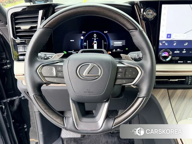 Lexus LM id 4259686 из Китая 21