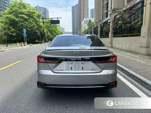 Toyota Camry 2025 Серебристо-серый из Китая, фото 5