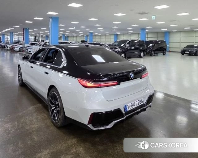 BMW 7 Series (G70) 2022 Белый из Кореи, фото 6