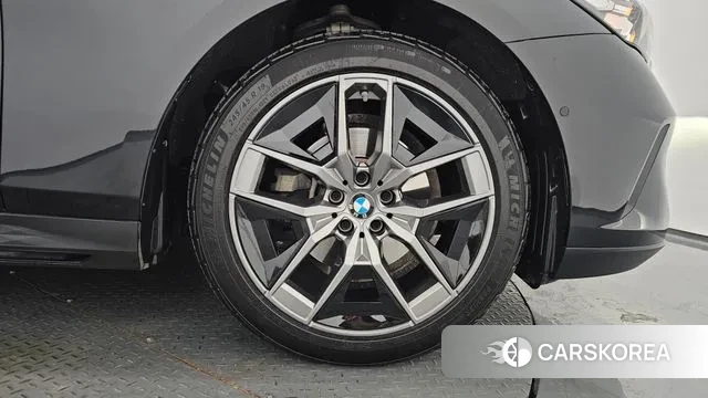 BMW 5 Series (G60) id 3599908 из Кореи 15