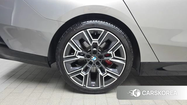BMW 5 Series (G60) id 4487652 из Кореи 29
