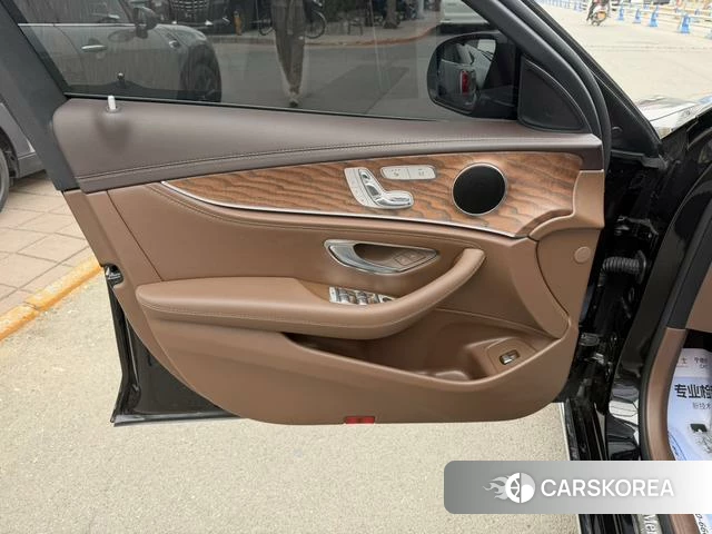 Mercedes-Benz E-class id 3875918 из Китая 17
