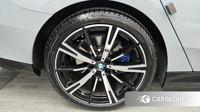 BMW 5 Series (G60) id 4229937 из Кореи 29